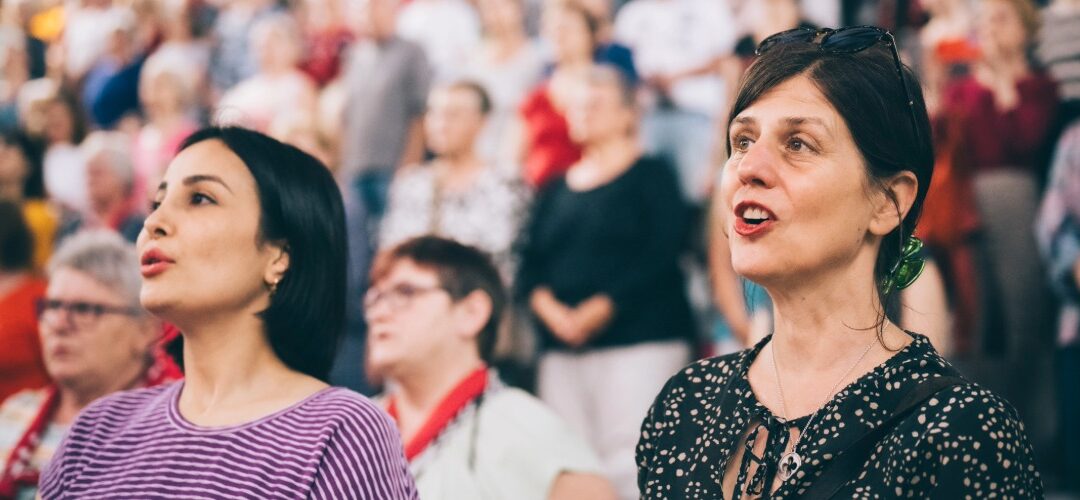 Erstes landeskirchenweites Mitsingfestival „Wer singt, blüht auf!“